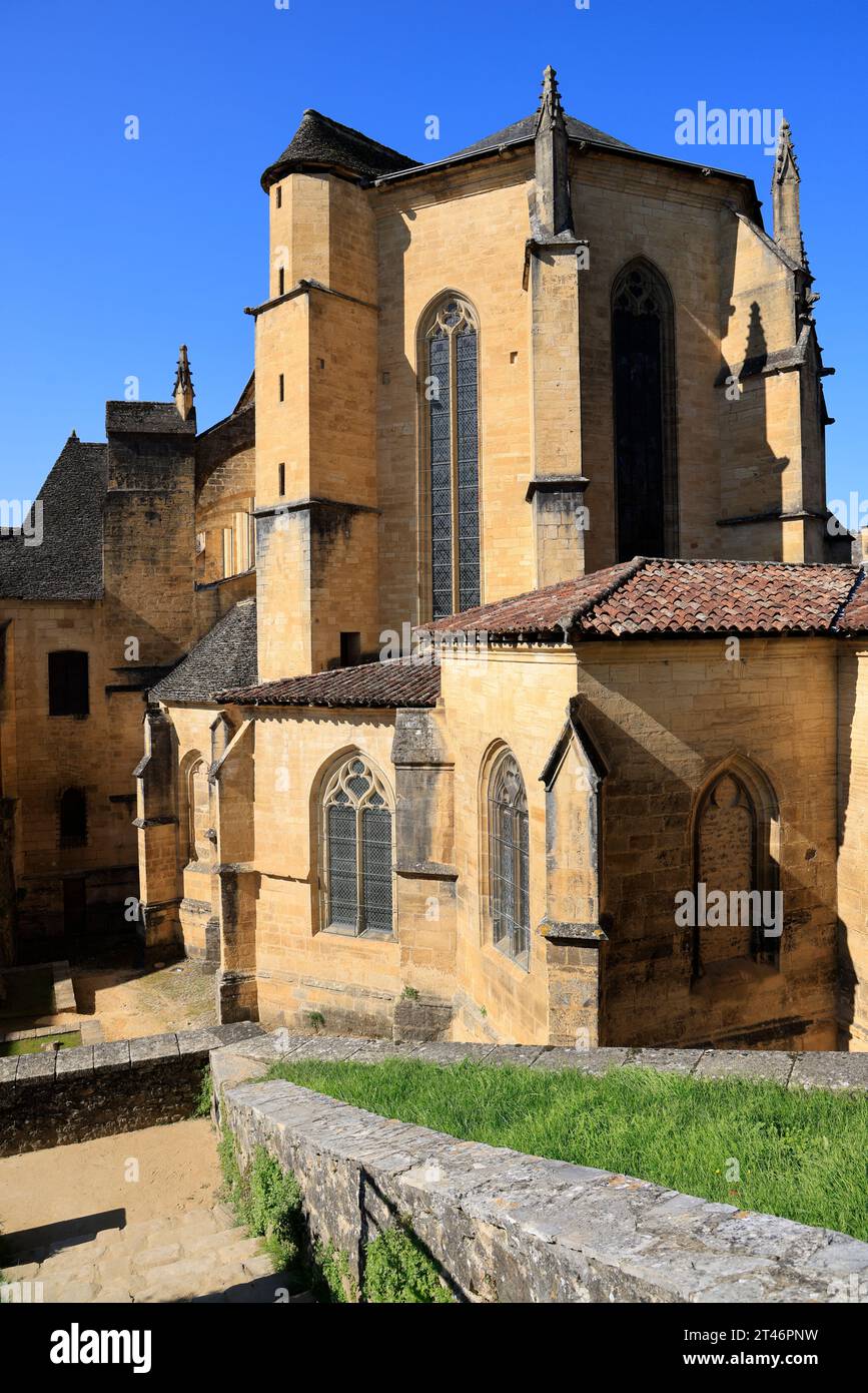 La cathédrale Saint-Sacerdos de la cité médiévale de Sarlat en Périgord Noir est une cathédrale catholique française de style gothique. Sarlat, Périgord, D. Banque D'Images