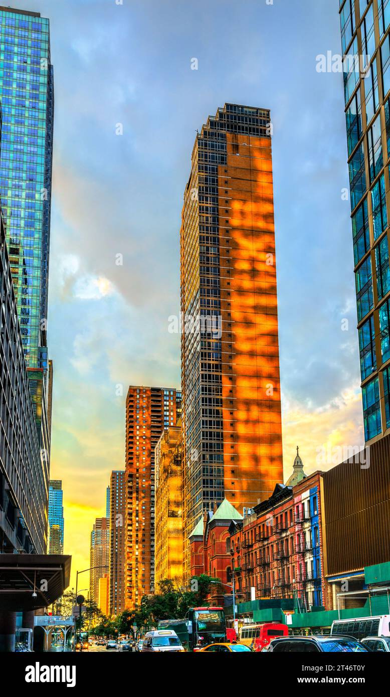 Coucher de soleil sur les gratte-ciel de Midtown Manhattan à New York, États-Unis Banque D'Images