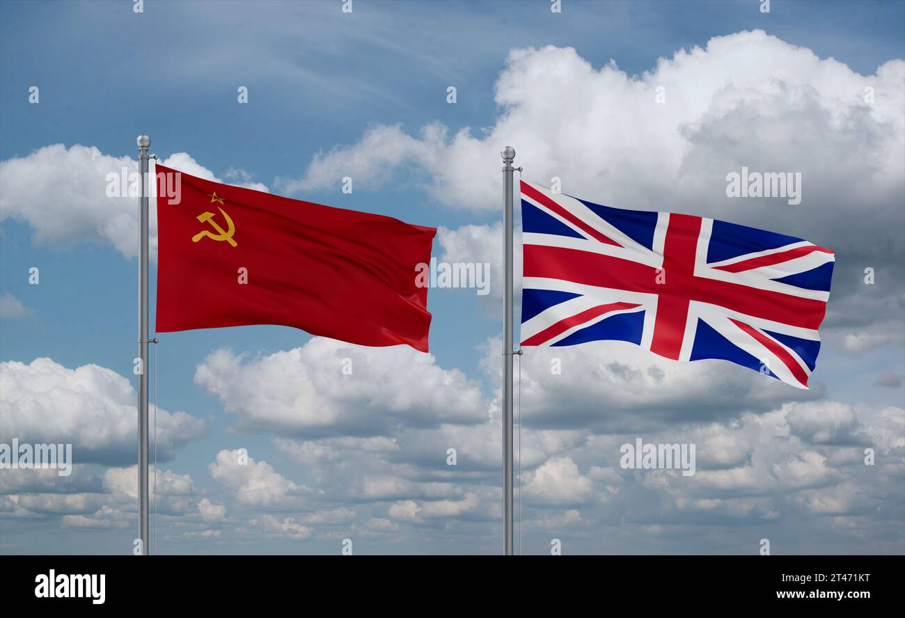 Drapeaux du Royaume-Uni et de l'URSS agitant ensemble dans le vent sur le ciel nuageux bleu, concept de relation entre deux pays Banque D'Images