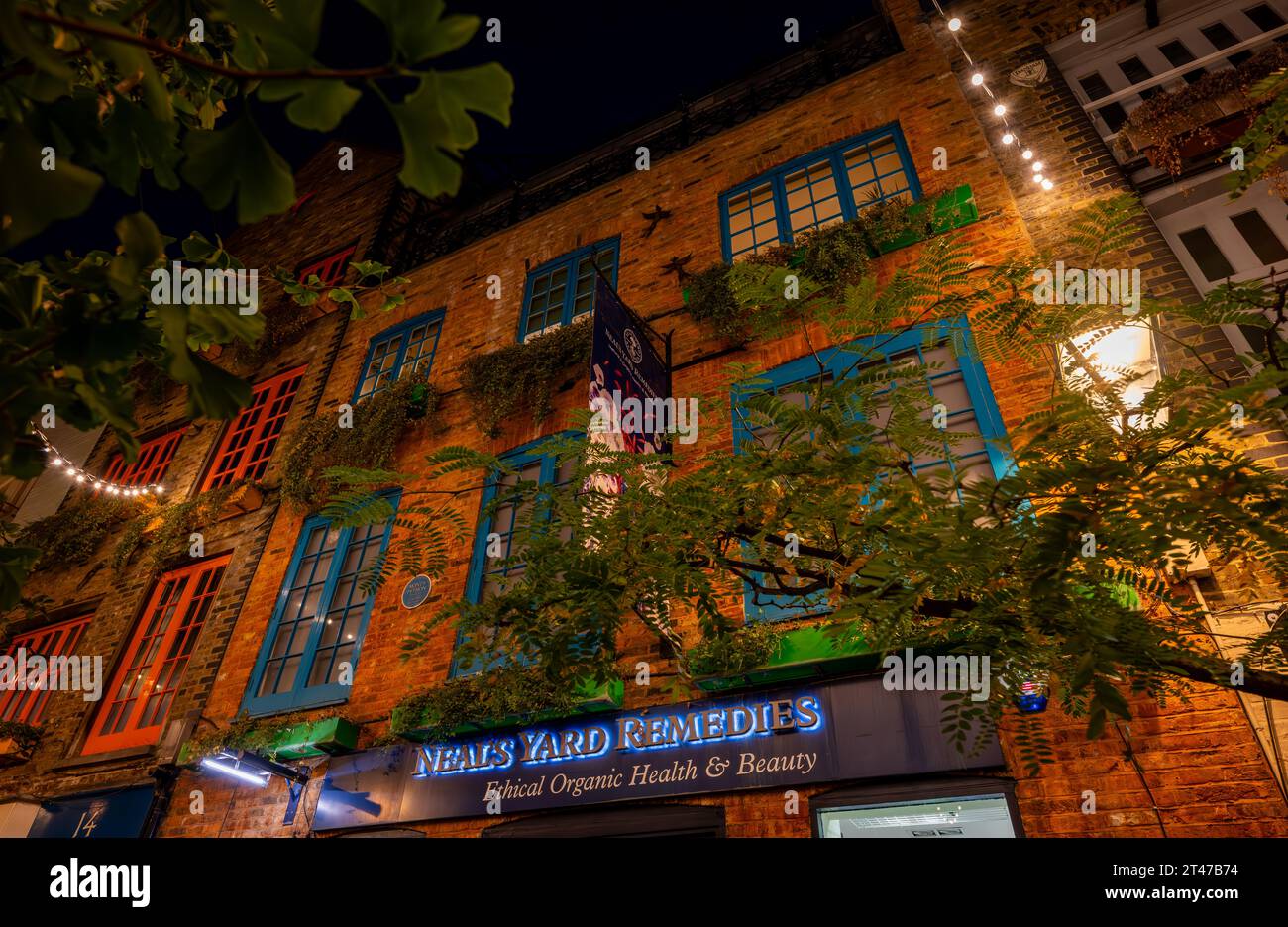 Londres, Royaume-Uni : Neal's Yard dans le quartier de Covent Garden au centre de Londres. C'est la maison de Neal's Yard Remedies, une entreprise de santé et de beauté. Banque D'Images