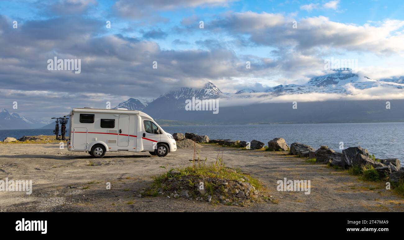 Vacances famille billet RV, vacances voyage en camping-car, caravane location de vacances. Banque D'Images