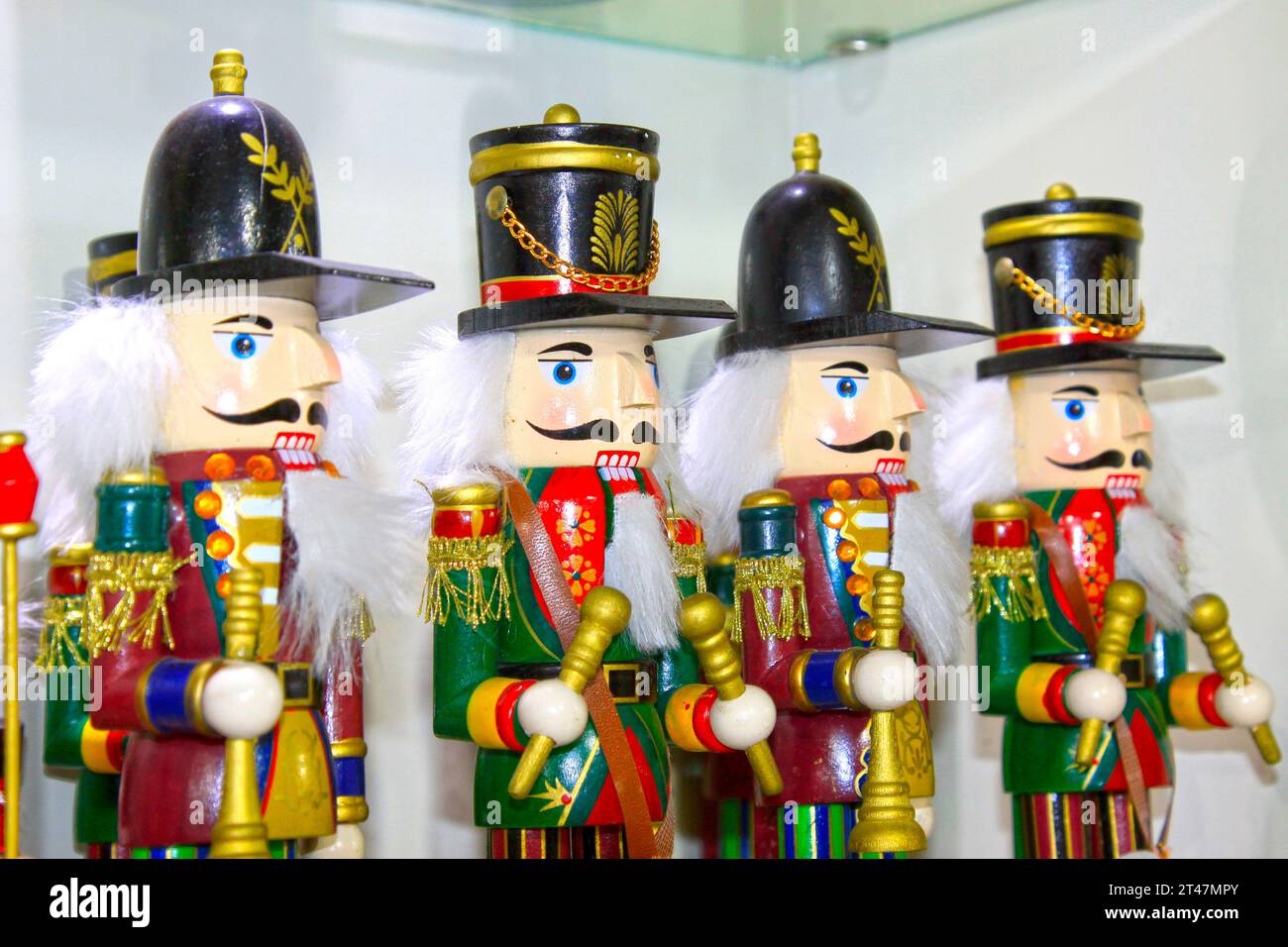 personnages de dessins animés poupées formatrices sur les étagères du magasin Banque D'Images