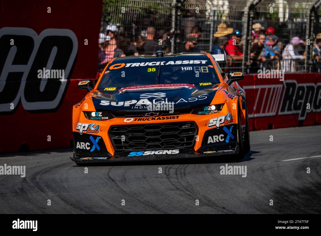 Gold Coast, Australie. 29 octobre 2023. Cameron Hill de Matt Stone Racing devient Repco Corner lors de la course 26 au Boost Mobile Gold Goast 500. Crédit : James Forrester/Alamy Live News Banque D'Images