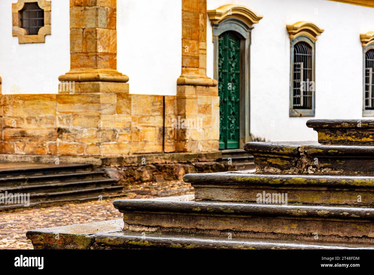 Architecture coloniale de la ville historique de Mariana dans le Minas Gerais avec détails des façades, des rues et des escaliers Banque D'Images