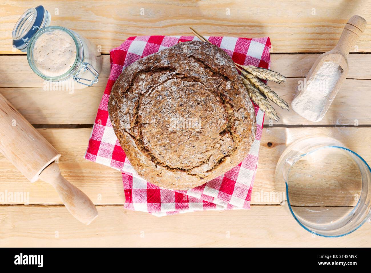 Levain de départ (mélange fermenté d'eau et de farine à utiliser comme levain pour la cuisson du pain). Le concept d'une alimentation saine Banque D'Images