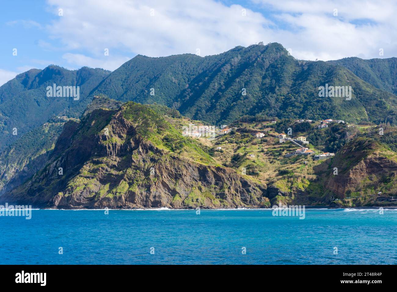 Village côtier de Porto da Cruz dans le coin nord-est de Madère Banque D'Images