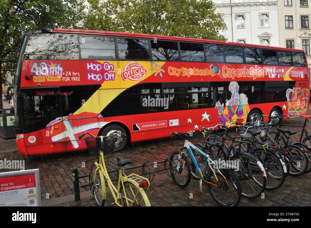 Copenhague, Danemark /29 octobre. 2023/. Les voyageurs qui visitent les canaux en bateau à copenhague et sautent dans le bus à arrêts multiples pour soupirer à Copenhague. Photo.Francis Joseph Dean/Dean Pictures crédit : Imago/Alamy Live News Banque D'Images