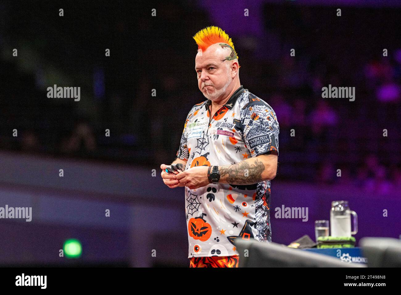 Dortmund, Allemagne. 29 octobre 2023. Fléchettes : Championnat d'Europe, Journée des finales, demi-finales : Peter Wright - Danny Noppert : Peter Wright se prépare pour un lancer. Crédit : David Inderlied/dpa/Alamy Live News Banque D'Images