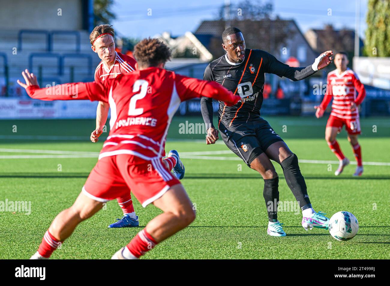 Souleymane Anne (22 ans) de KMSK Deinze photographié lors d'un match de football entre SL16 FC et KMSK Deinze lors de la 10e journée de la saison Challenger Pro League 2023-2024, le dimanche 29 octobre 2023 à vise/Wezet, Belgique . Crédit : Sportpix/Alamy Live News Banque D'Images