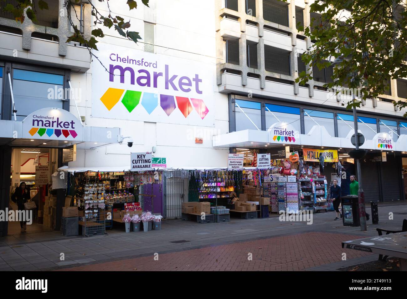 Tôt le matin à l'ouverture du marché intérieur de Chelmsford City pour le commerce, Essex, Grande-Bretagne, 2023. Banque D'Images