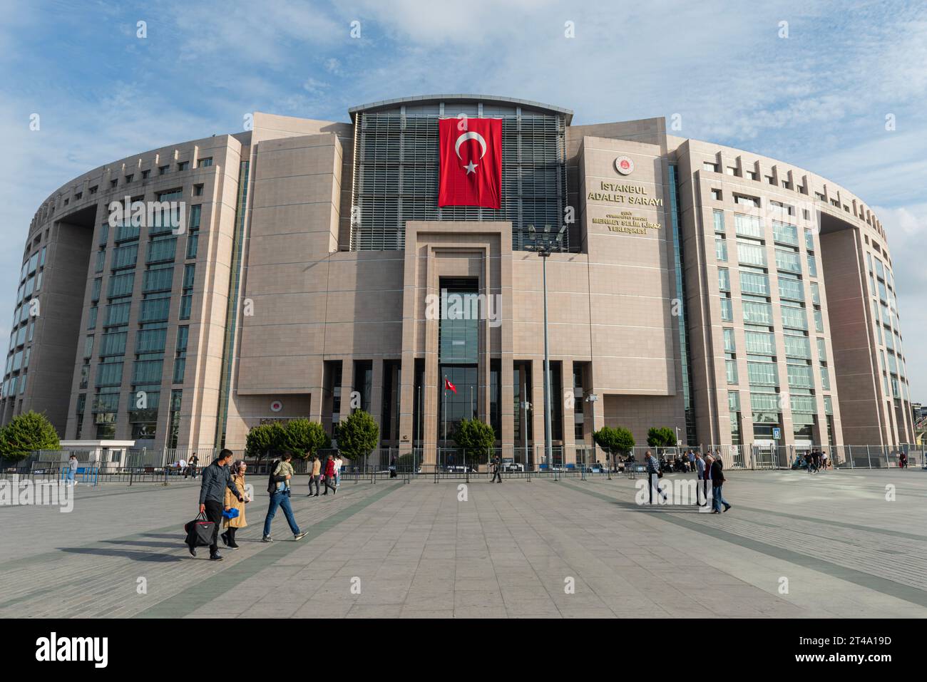 ISTANBUL, TURQUIE - 27 OCTOBRE 2021 : Palais de justice de Caglayan turc Caglayan Adalet Sarayi est un palais de justice à Sisli, Istanbul. Bâtiment en juillet 2011, Banque D'Images