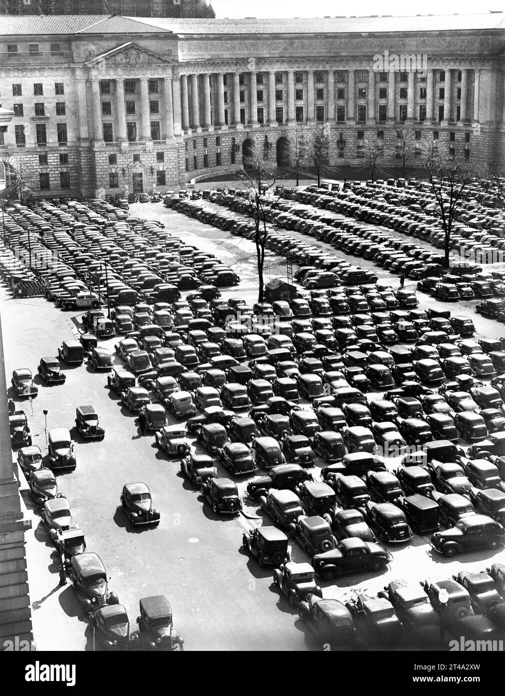 Voitures stationnées par des employés du gouvernement, Washington, D.C., USA, David Myers, U.S. Farm Security Administration, juillet 1939 Banque D'Images