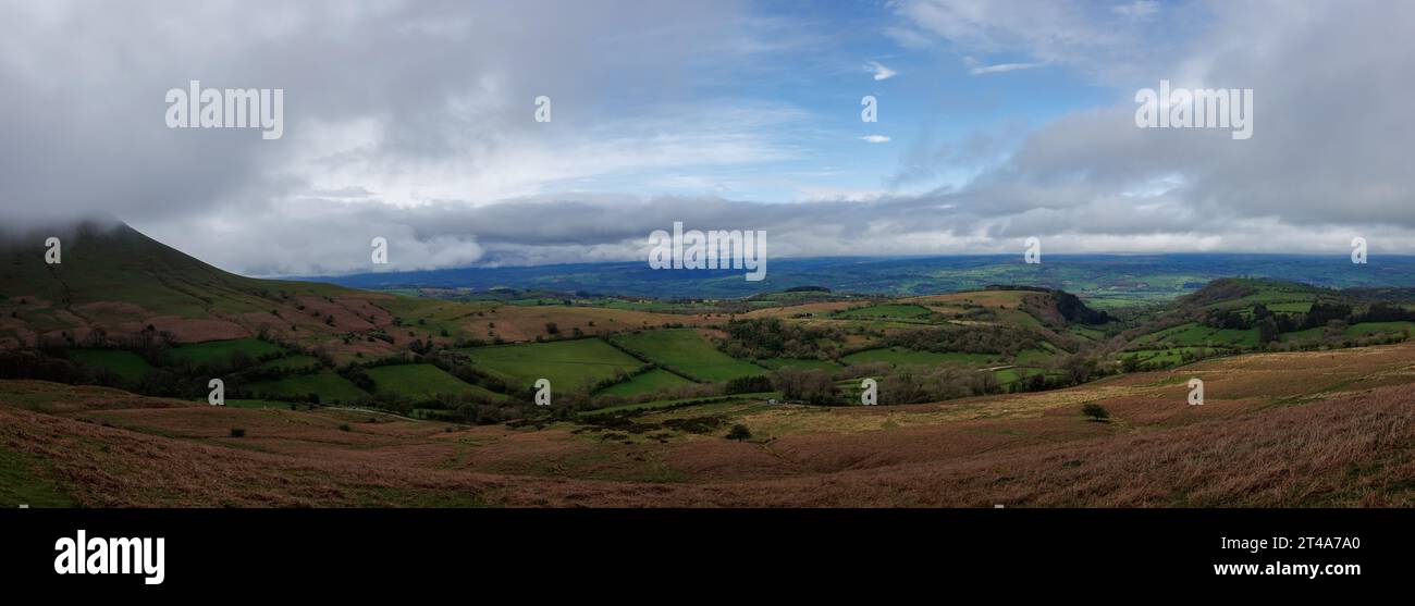 Bannau Brycheiniog [ Brecon beacons ] Panorama depuis le col de Black Mountain Banque D'Images