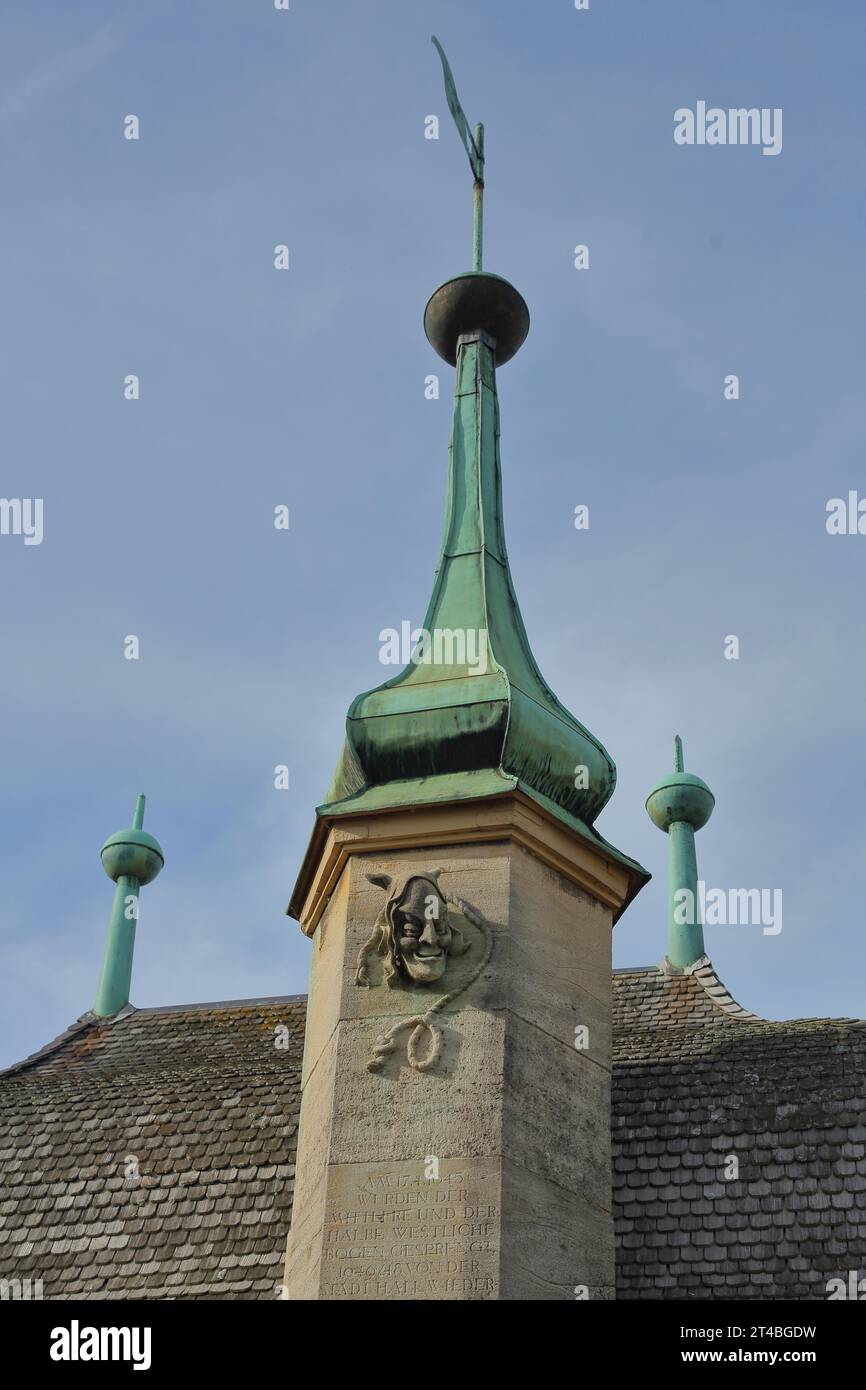 Maison du pendu avec casque de tour et sculpture pendu, tourelle de crête, tourelle, petite maison, pont du pendu, Schwaebisch Hall, Franconie Banque D'Images