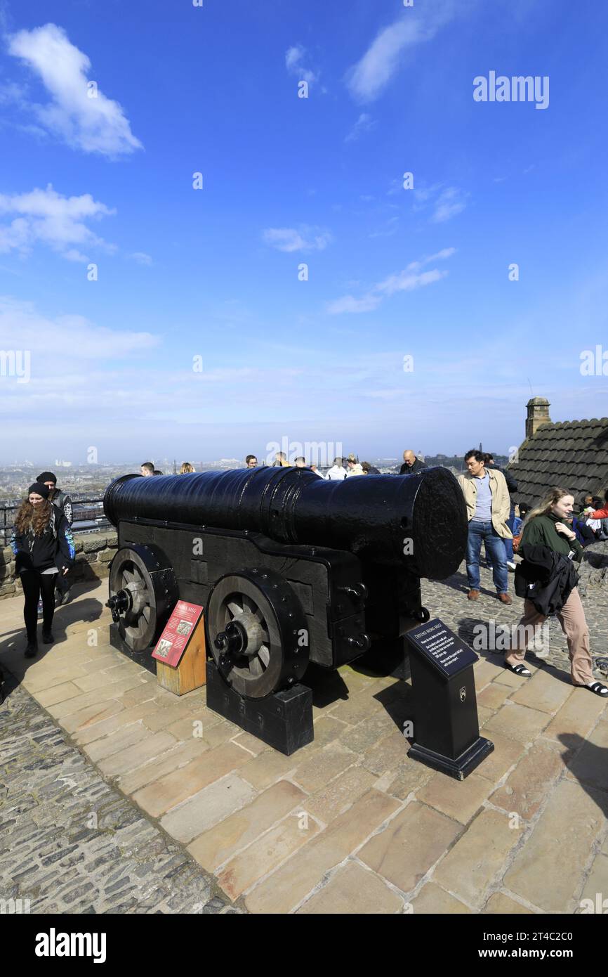 Vue de Mons Meg Canon sur les remparts du château d'Édimbourg, Écosse, Royaume-Uni Banque D'Images