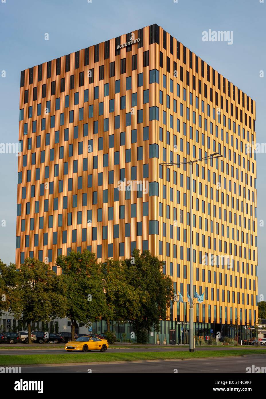 L'immeuble de bureaux Wave et la façade en cuivre Accenture Pologne à Aleja Grunvaldzka 347, Gdansk, Pologne, Europe, UE Banque D'Images