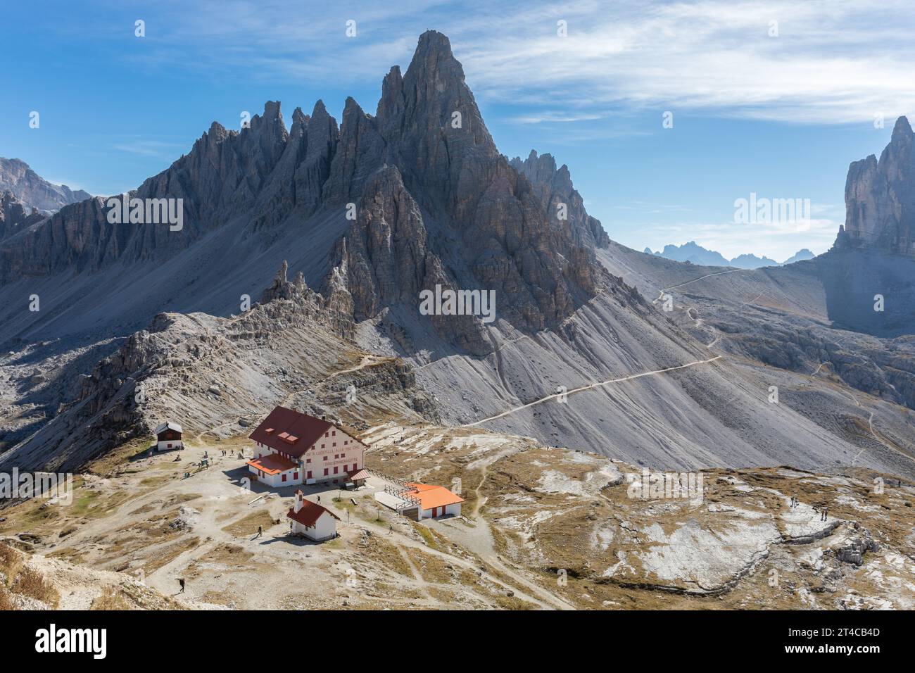 Rifugio Locatelli et Monte Paterno, Parc naturel de Tre cime, Dolomites, Tyrol du Sud, Italie Banque D'Images