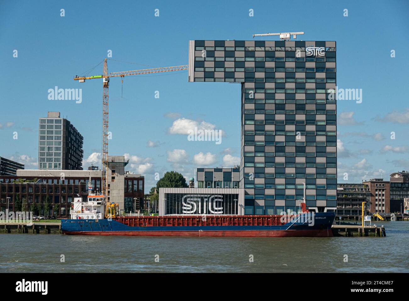 Navire au port de chargement Banque D'Images