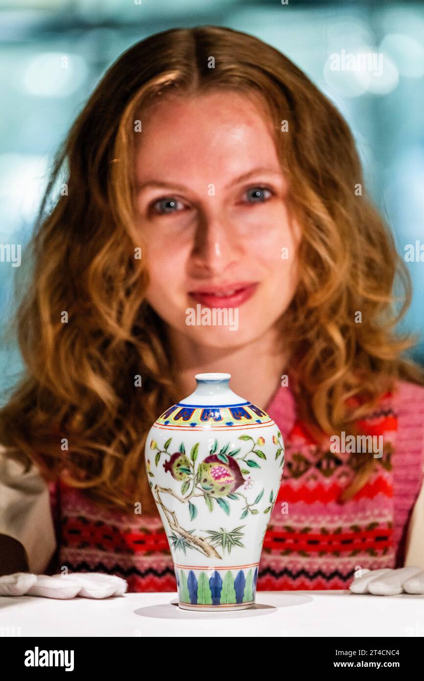 Londres, Royaume-Uni. 30 octobre 2023. Avant-première des ventes de la Asian Art week à Bonhams New Bond Street, Londres. Crédit : Guy Bell/Alamy Live News Banque D'Images