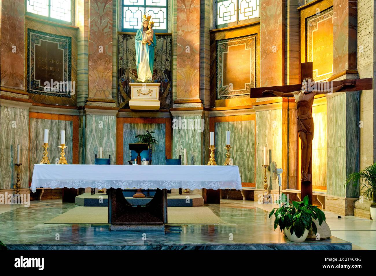 Intérieur de l'église de la Gran Madre di Dio, Rome, Italie Banque D'Images