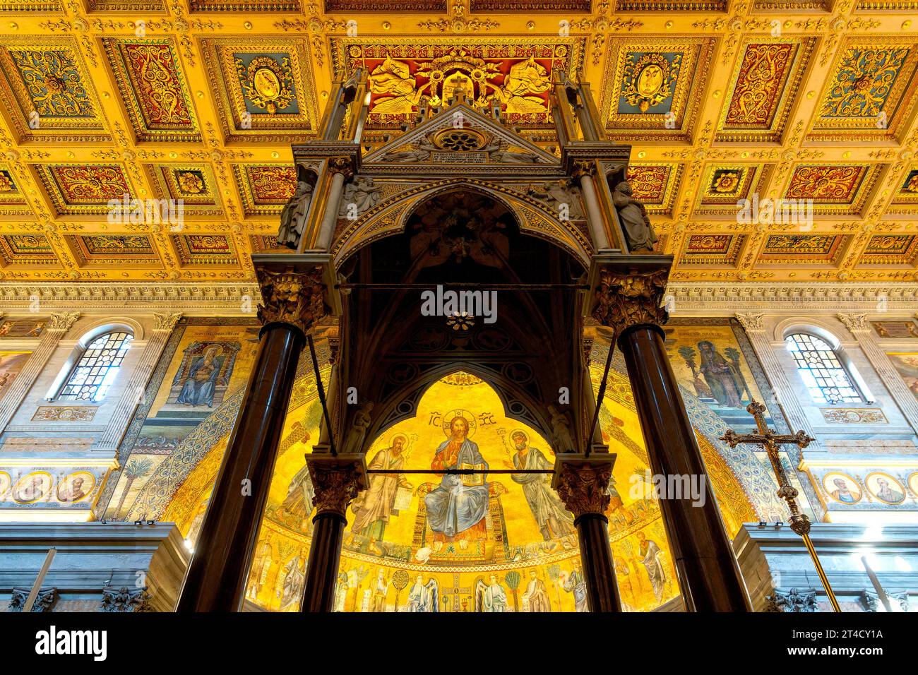 Tabernacle d'Arnolfo di Cambio dans la Basilique Saint Paul hors-les-murs, Rome, Italie Banque D'Images