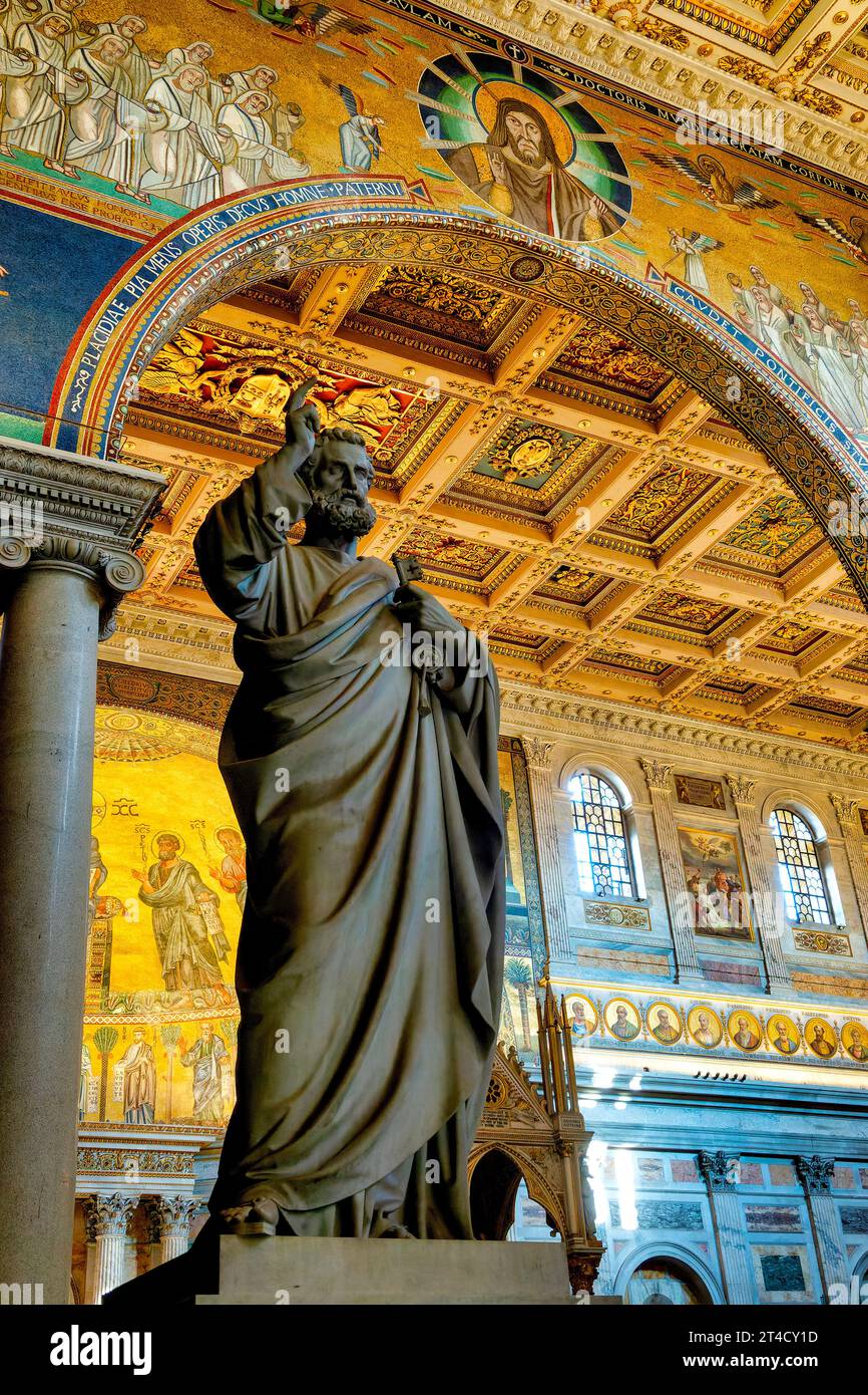 Intérieur de la basilique Saint-Paul hors-les-murs, Rome, Italie Banque D'Images