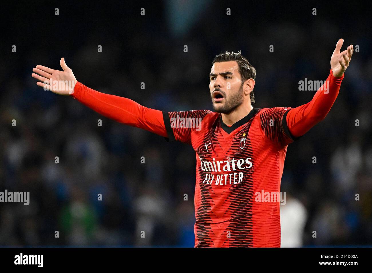 Naples, Italie. 29 octobre 2023. Theo Hernandez de l'AC Milan fait des gestes lors du match de football Serie A entre la SSC Napoli et l'AC Milan au stade Diego Armando Maradona à Naples (Italie), le 29 octobre 2023. Crédit : Insidefoto di andrea staccioli/Alamy Live News Banque D'Images