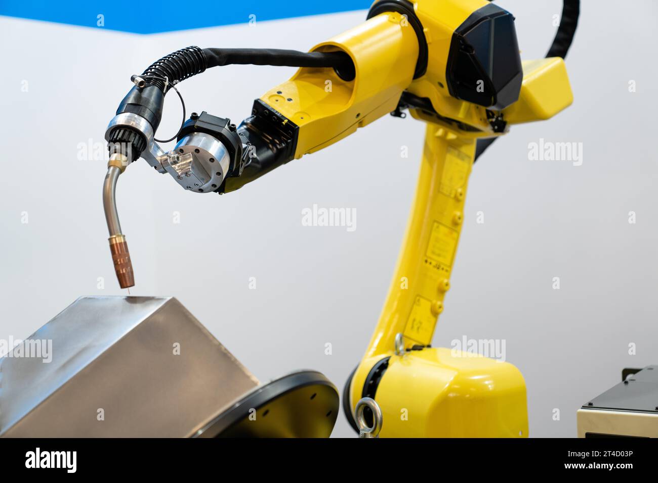 Robot de Soudage automatique dans une usine moderne à l'opération. Banque D'Images