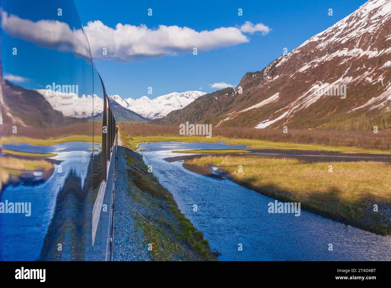 Célèbre trajet en train panoramique sur Alaska Railroad Coastal Classic train entre Seward et Anchorage, Alaska. Grimpe au sommet de 'Grandview'. Banque D'Images