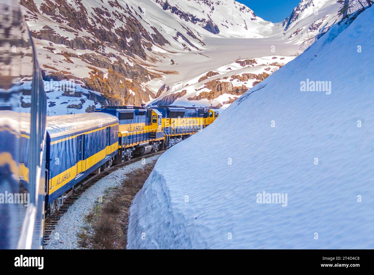 Célèbre trajet en train panoramique sur Alaska Railroad Coastal Classic train entre Seward et Anchorage, Alaska. Grimpe au sommet de 'Grandview'. Banque D'Images
