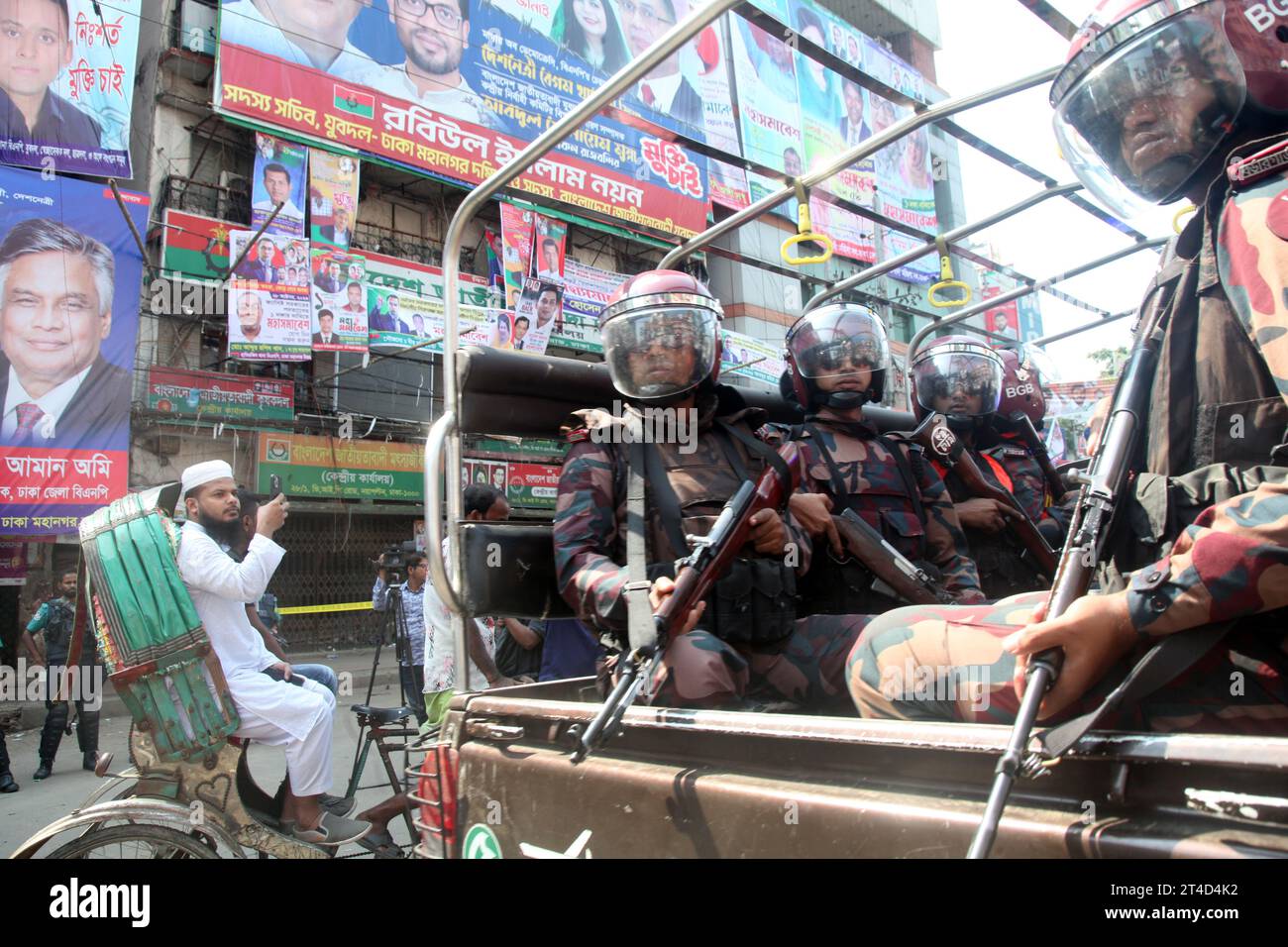 Dhaka Bangladesh 29 octobre 2023 le parti nationaliste bangladais BNP et Bangladesh Jamaat-e-Islam en grève dimanche matin et soir à Dhaka. Banglad Banque D'Images