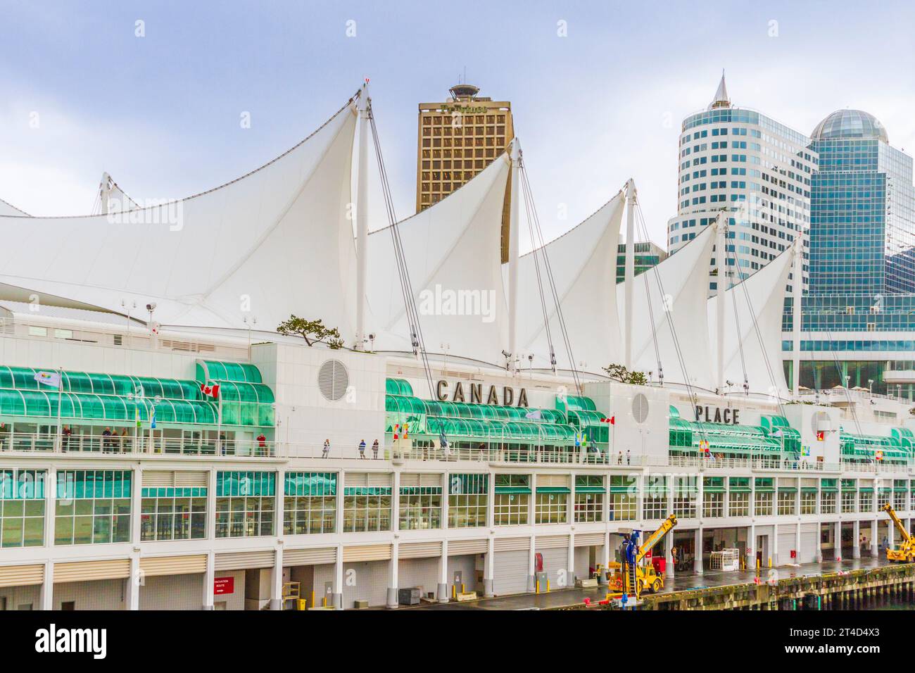 Canada place, terminal de navires de croisière artistiquement beau et complexe de divertissement, au port de Vancouver, Vancouver, Colombie-Britannique, Canada. Banque D'Images