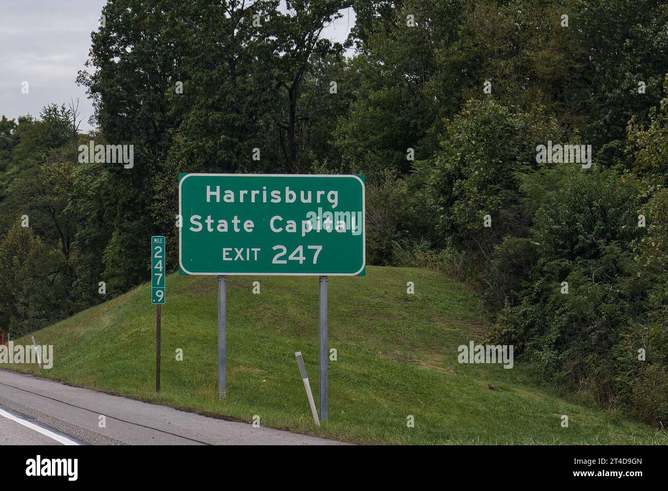 Prenez la sortie 247 sur l'I-76, Pennsylvania Turnpike pour Harrisburg State Capital Banque D'Images