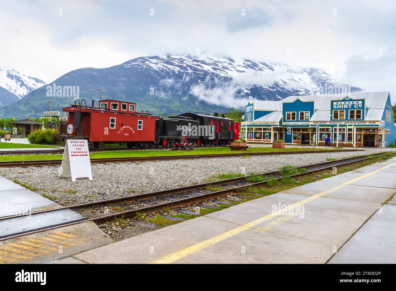 Dépôt de la gare de White Pass et Yukon route Railroad à Skagway, Alaska. Le trajet en train panoramique disponible sur cette ligne au-dessus de la montagne White Pass Banque D'Images