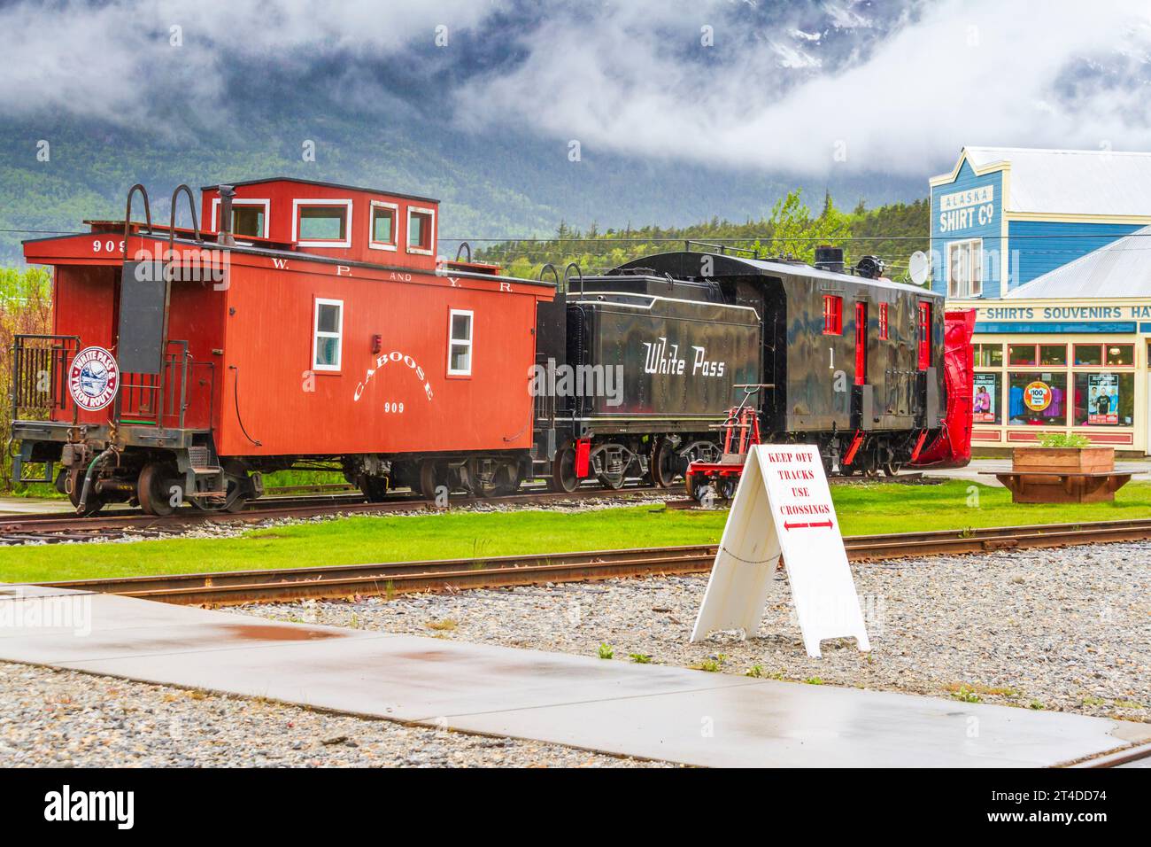 Dépôt de la gare de White Pass et Yukon route Railroad à Skagway, Alaska. Le trajet en train panoramique disponible sur cette ligne au-dessus de la montagne White Pass Banque D'Images