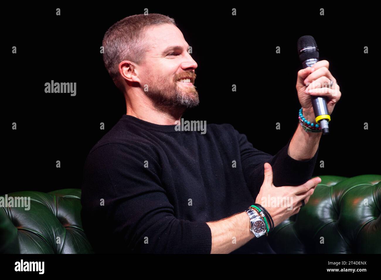 Stephen Amell | Premier jour de MCM Comic con au centre d'exposition Excel à Londres le 27 octobre 2023 Banque D'Images