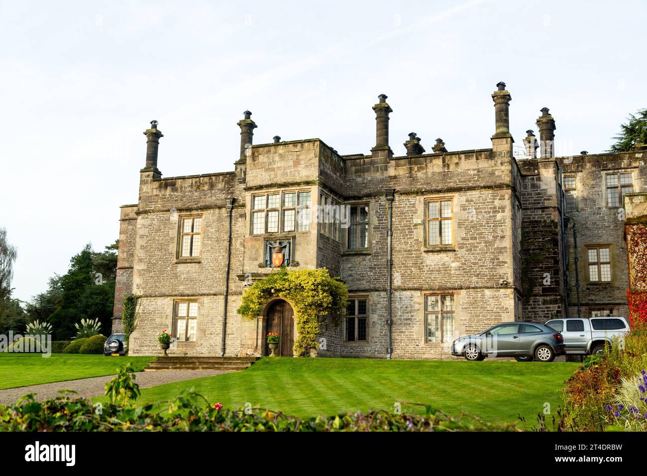 Tissington Hall est une maison de maître jacobée du début du 17e siècle, à Tissington, un village anglais pittoresque, dans le Derbyshire, en Angleterre Banque D'Images