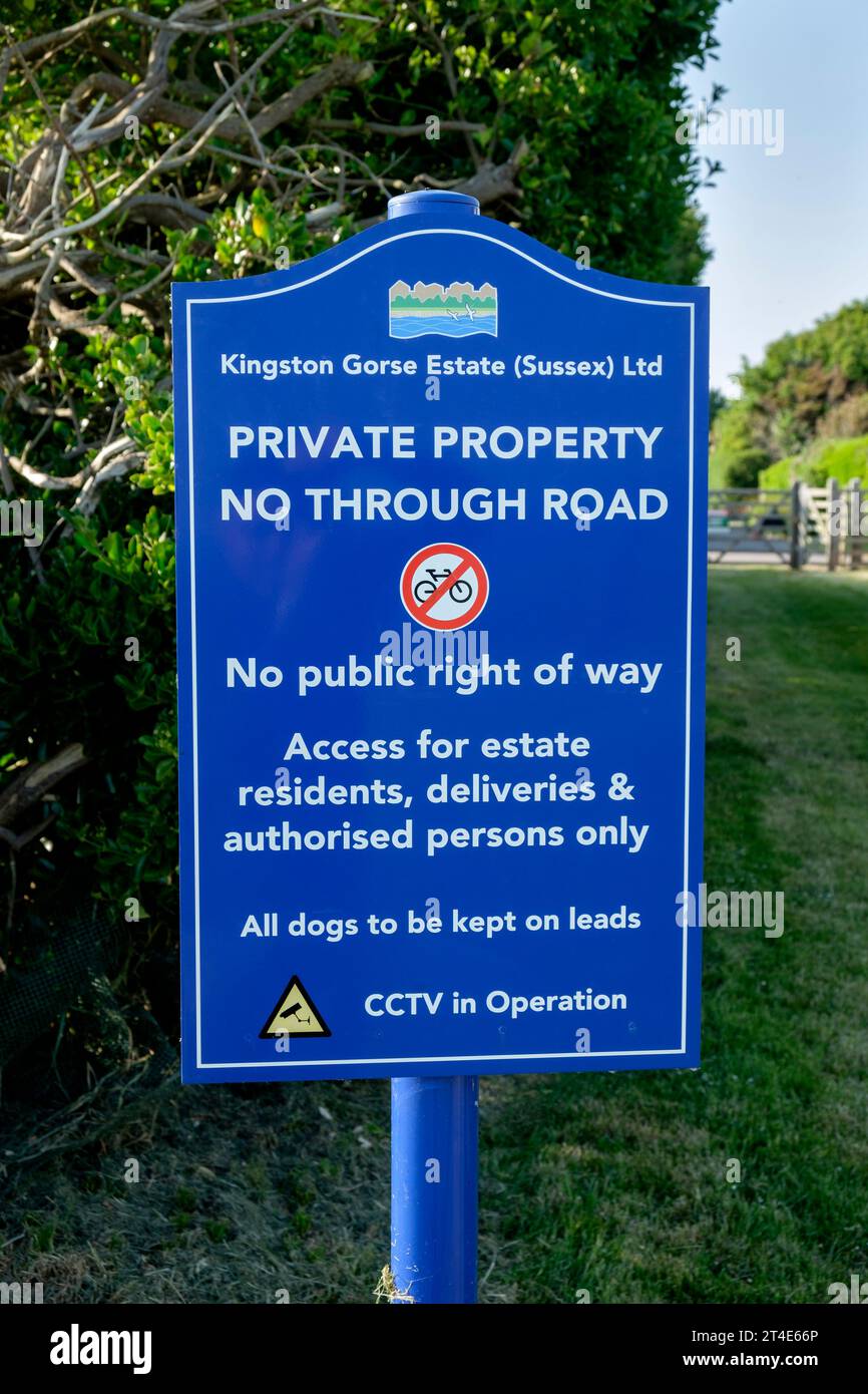 Panneau pour Kingston Gorse Private Estate West Sussex Banque D'Images