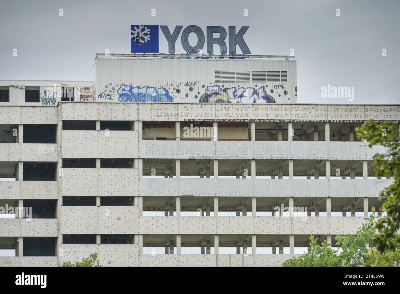Entkerntes ehemaliges BBC York Verwaltungsgebäude, Gottlieb-Daimler-Straße, Mannheim, Baden-Württemberg, Deutschland Banque D'Images