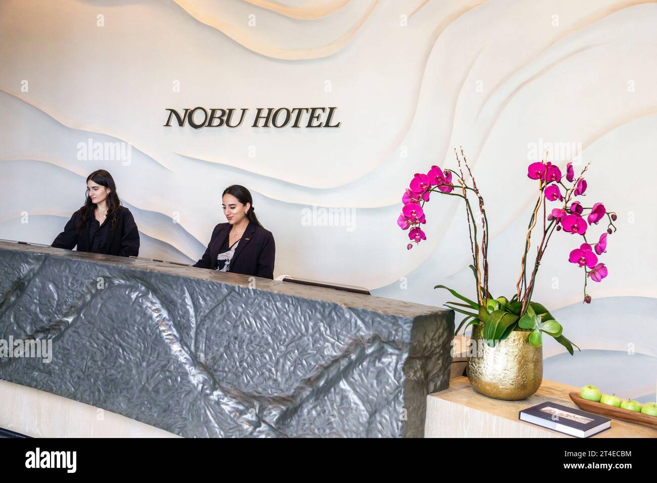 Miami Beach Floride, à l'intérieur de l'hôtel, Collins Avenue, panneau Nobu Miami, femme femme femme femme femme femme, adulte, résident, réservistes, employé Banque D'Images