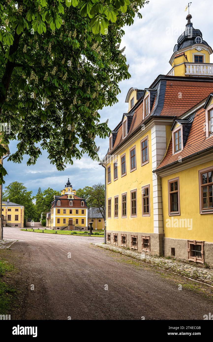 Le château du Belvédère près de Weimar la Thuringe Allemagne est une élégante résidence d'été datant du 18th siècle. Vue depuis le parc du château. Banque D'Images