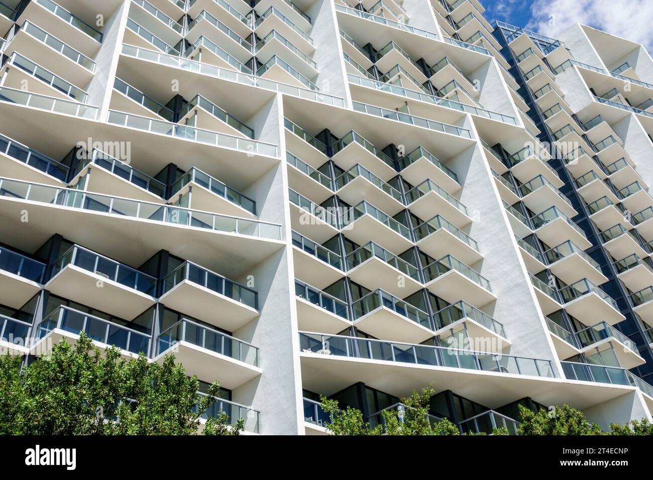 Miami Beach Floride, extérieur, entrée principale de l'hôtel, Collins Avenue, W South Beach balcons design, gratte-ciel haut bâtiment ci Banque D'Images