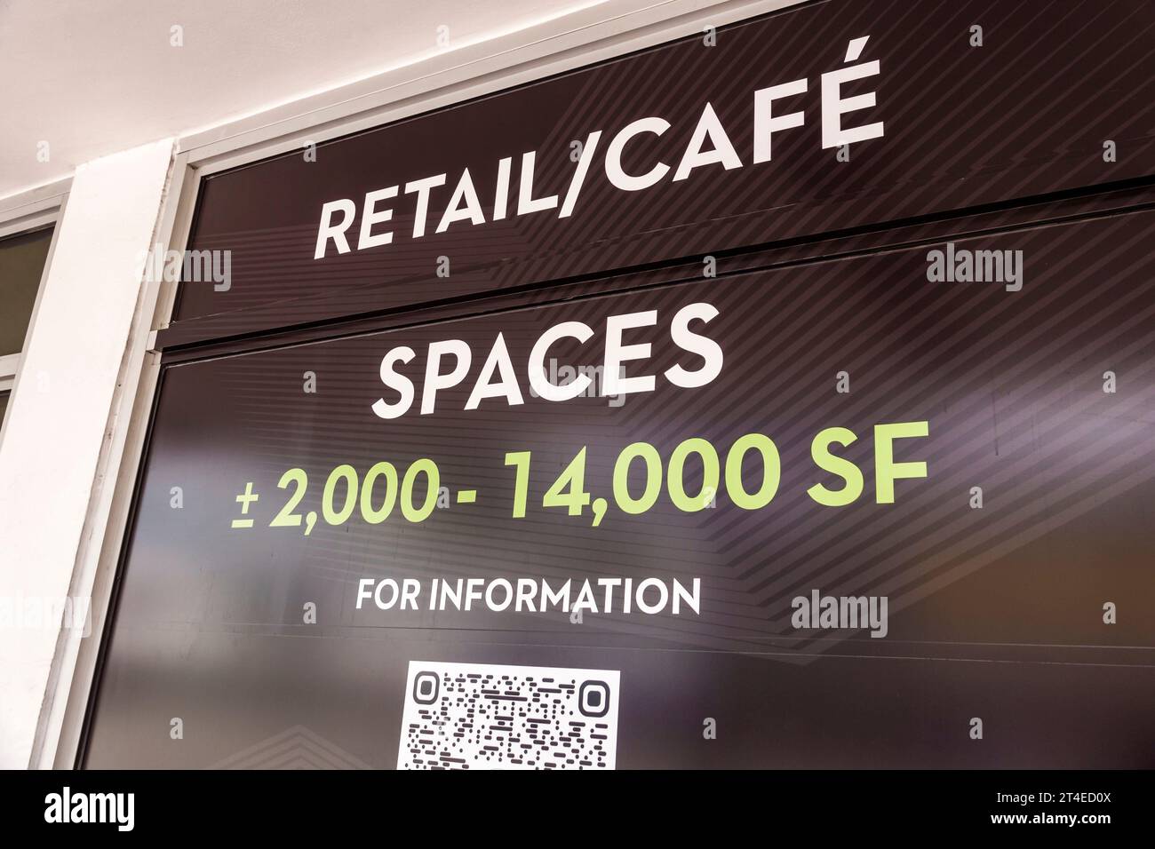 Miami Beach Floride, extérieur, entrée principale du bâtiment Collins Avenue, enseigne de l'espace immobilier commercial de détail code QR, loyer de bail Banque D'Images