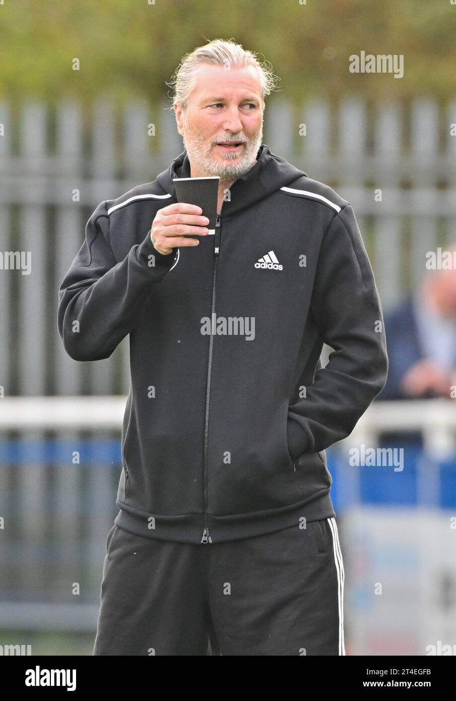Potteries Park, Stoke-on-Trent, 7 octobre 2023. Robbie Savage directeur du football du Macclesfield football Club, pendant Hanley Town football Club V Macclesfield football Club au Potteries Park, dans le troisième tour de qualification du Trophée Isuzu FA (image de crédit : ©Cody Froggatt/Alamy Live News) Banque D'Images