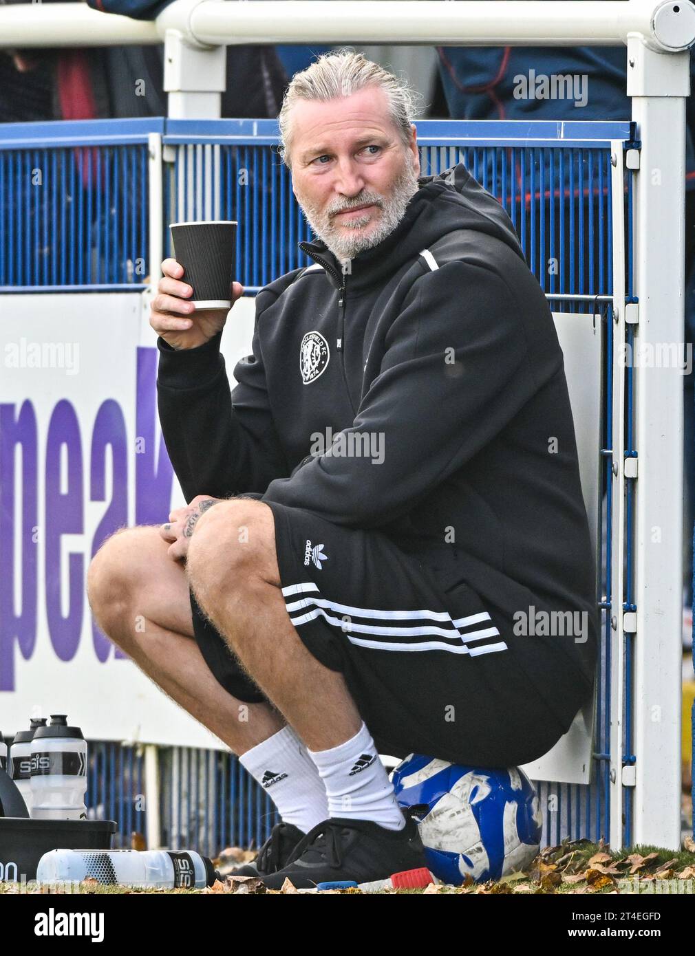 Potteries Park, Stoke-on-Trent, 7 octobre 2023. Robbie Savage directeur du football du Macclesfield football Club, pendant Hanley Town football Club V Macclesfield football Club au Potteries Park, dans le troisième tour de qualification du Trophée Isuzu FA (image de crédit : ©Cody Froggatt/Alamy Live News) Banque D'Images