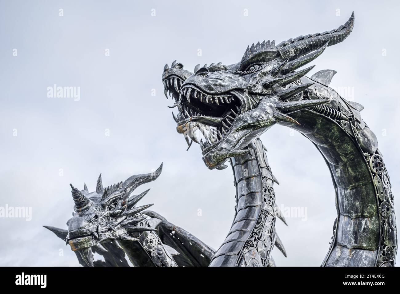 Dragon du couronnement du roi photographié au Shropshire Sculpture Park le 21 octobre 2023 à Oswestry. Banque D'Images