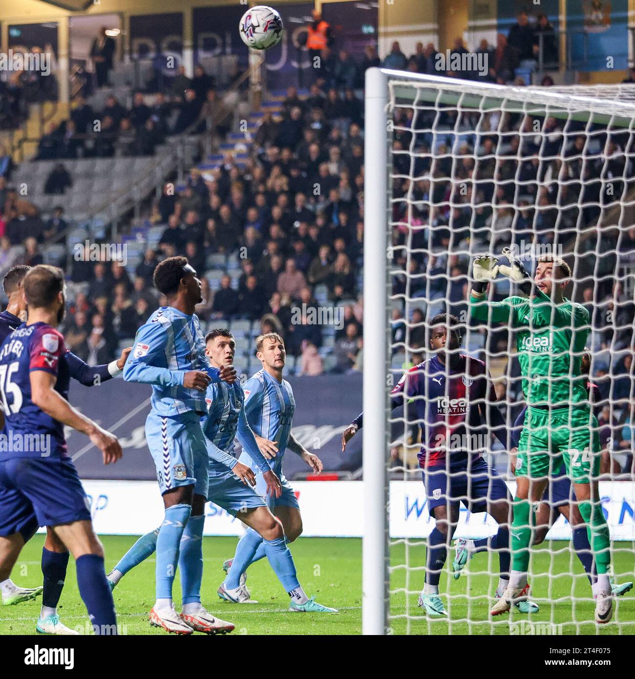 Coventry, Royaume-Uni. 30 octobre 2023. *** Lors du match EFL Sky Bet Championship entre Coventry City et West Bromwich Albion au CBS Arena, Coventry, Angleterre le 30 octobre 2023. Photo de Stuart Leggett. Usage éditorial uniquement, licence requise pour un usage commercial. Aucune utilisation dans les Paris, les jeux ou les publications d'un seul club/ligue/joueur. Crédit : UK Sports pics Ltd/Alamy Live News Banque D'Images