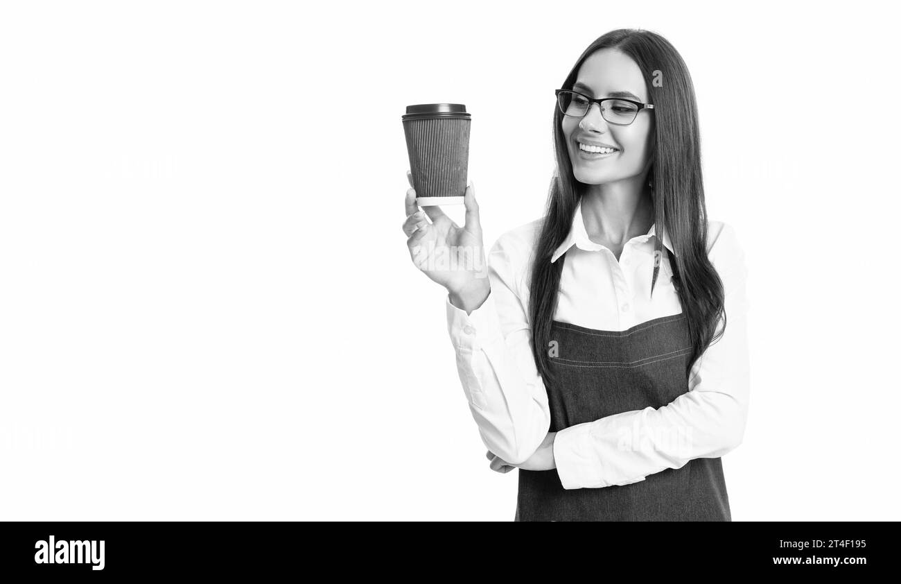barista avec café sur fond, espace de copie. photo du barista avec un tablier porte-café. Banque D'Images