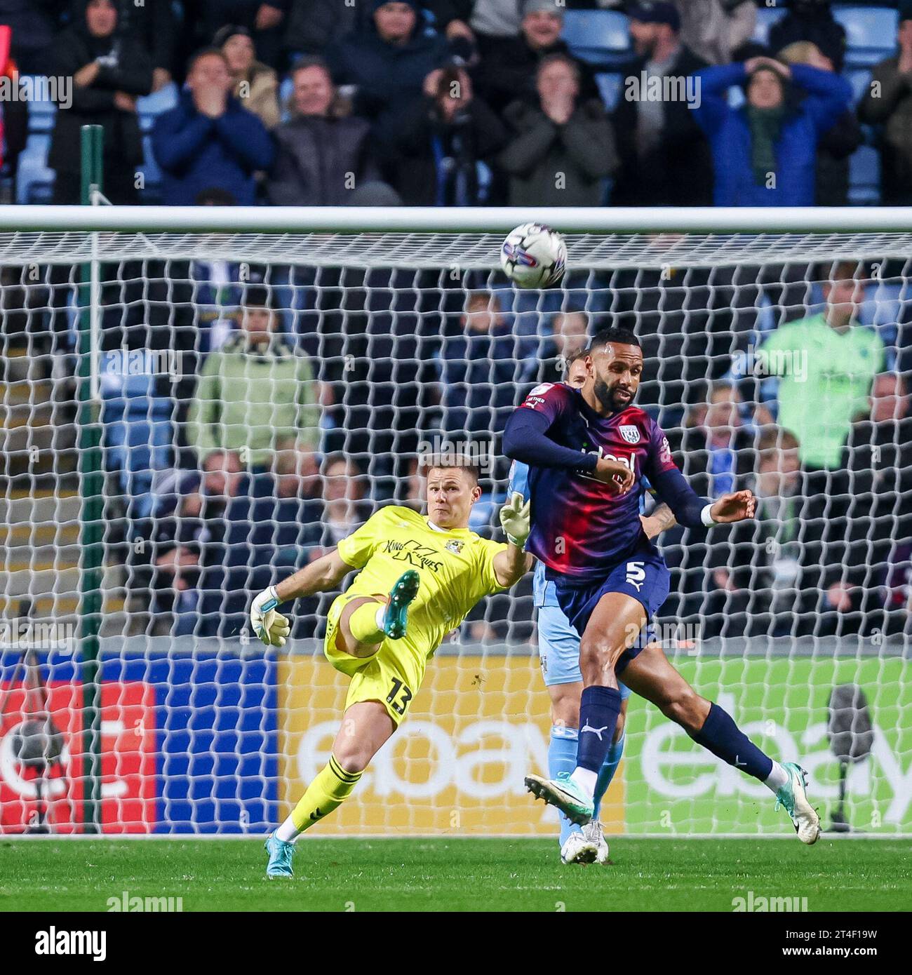 Coventry, Royaume-Uni. 30 octobre 2023. *** Lors du match EFL Sky Bet Championship entre Coventry City et West Bromwich Albion au CBS Arena, Coventry, Angleterre le 30 octobre 2023. Photo de Stuart Leggett. Usage éditorial uniquement, licence requise pour un usage commercial. Aucune utilisation dans les Paris, les jeux ou les publications d'un seul club/ligue/joueur. Crédit : UK Sports pics Ltd/Alamy Live News Banque D'Images