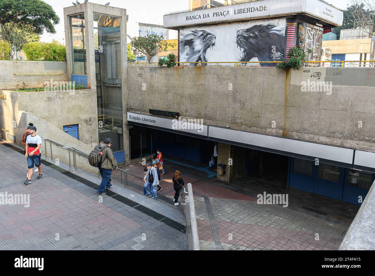 Sao Paulo, SP, Brésil - 08 juin 2023 : station de métro Japo - Liberdade sur la place Liberdade. Banque D'Images